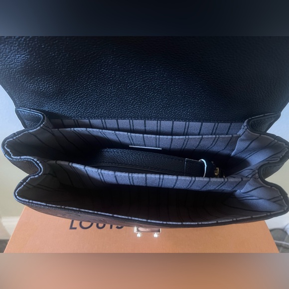 Louis Vuitton Pochette - Picture 9 of 11